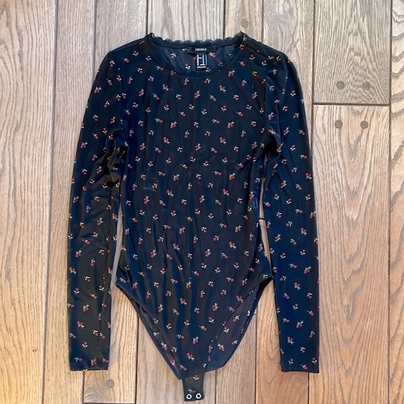 Forever 21 Shear Long Sleeve Black Bodysuit with Rosebud Partern🌹 Size M. - Picture 1 of 3